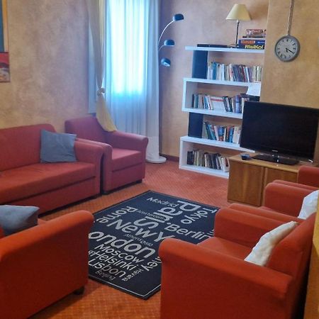 Hotel Marina Торри-дель-Бенако Экстерьер фото