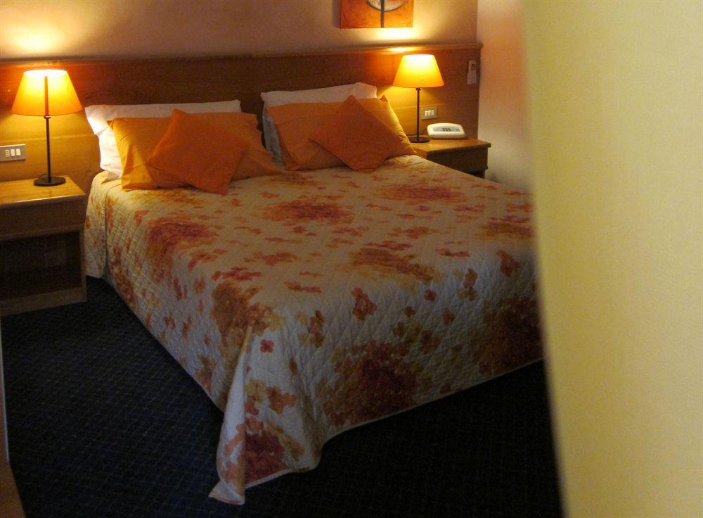 Hotel Marina Торри-дель-Бенако Экстерьер фото